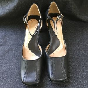 Kenneth Cole Reaction Kitten Heel
